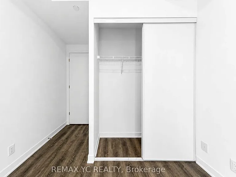180 Front St E #2212 — Photo 16