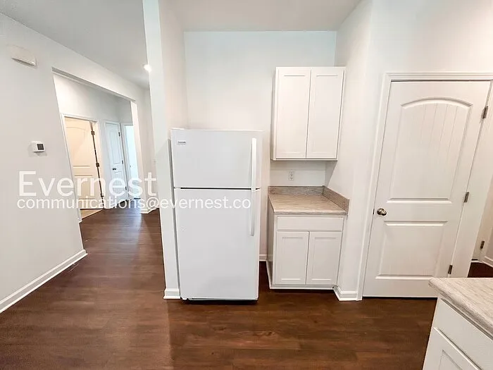 2124 Carefree Ln — Photo 8