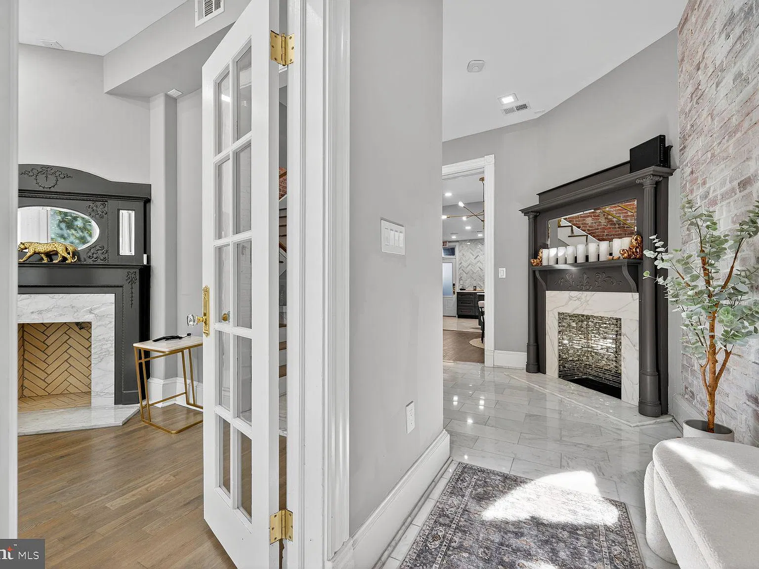 4 bed, 2.5 bath, 2364 sqft, $6,300 — Photo 3