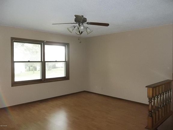 2nd image of 405 Geraldine St
