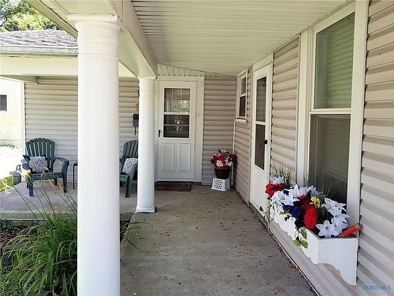3rd image of 411 Conneaut Ave