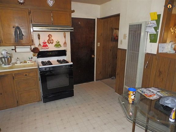 4th image of 105 El Camino St
