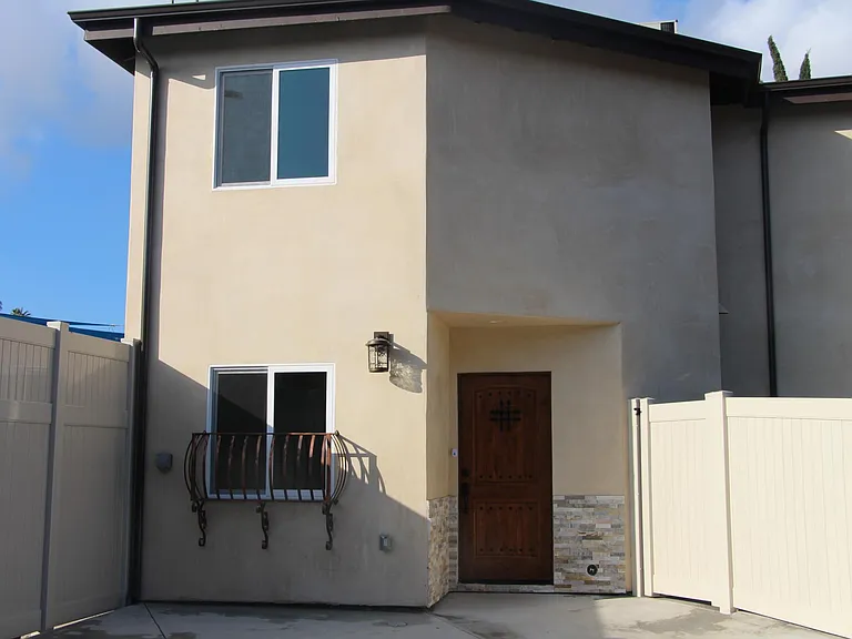 15431 Huston St — Photo 2
