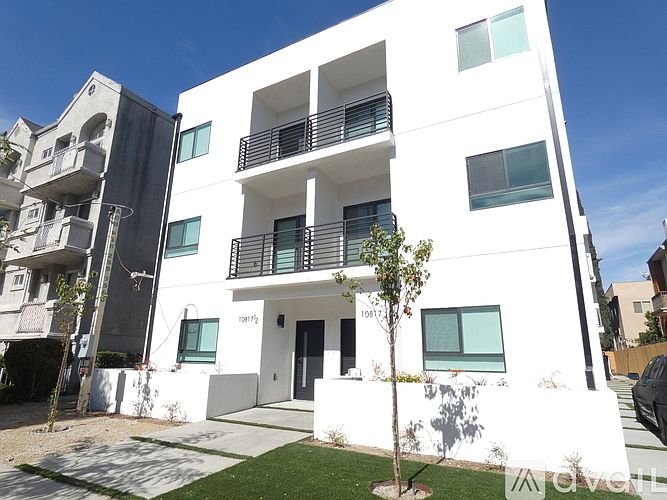 1st image of 10817 Hortense St #10815.5