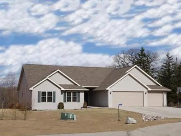 N5633 Valley Ct, Fond Du Lac, WI 54937