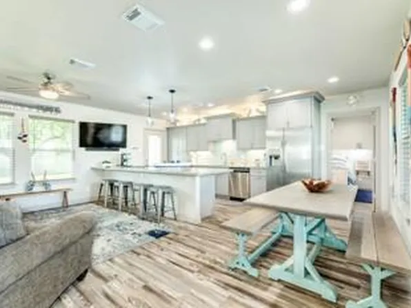 117 Tarpon Ave, Galveston, TX 77550