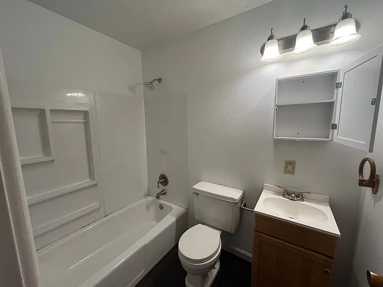 1308 Virginia Ave — Photo 5