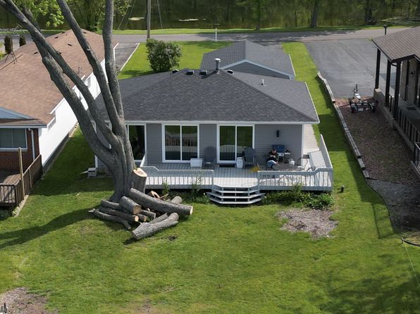 8318 Woodland Shore Dr, Brighton, MI 48114