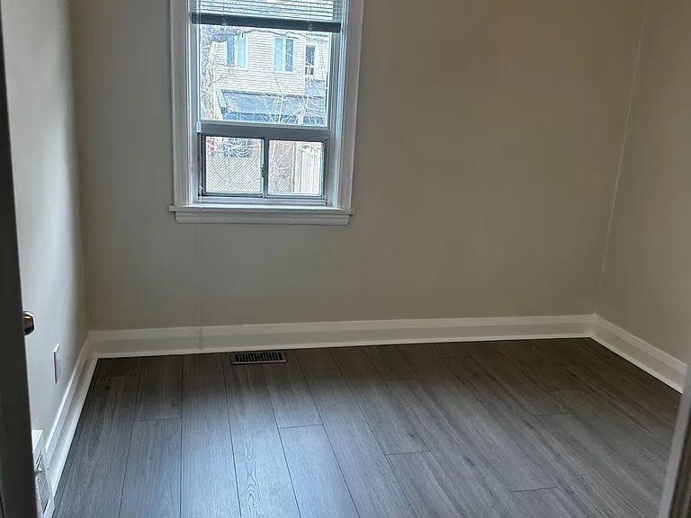 202 Cedarvale Ave — Photo 8