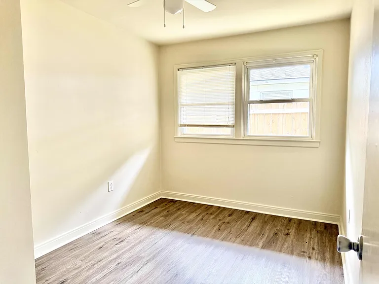 343 S Fairfax Dr — Photo 10
