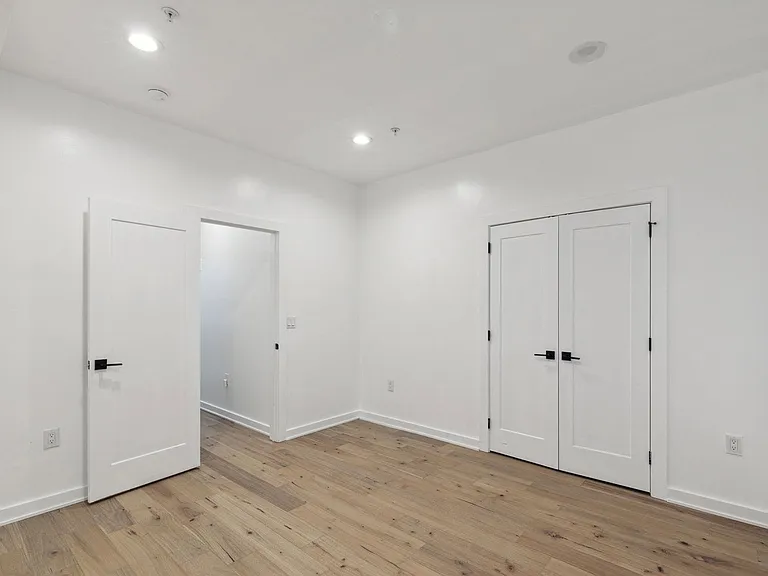 2219 N Hope St — Photo 23