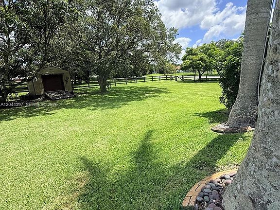 5th image of 20501 SW 50th Pl