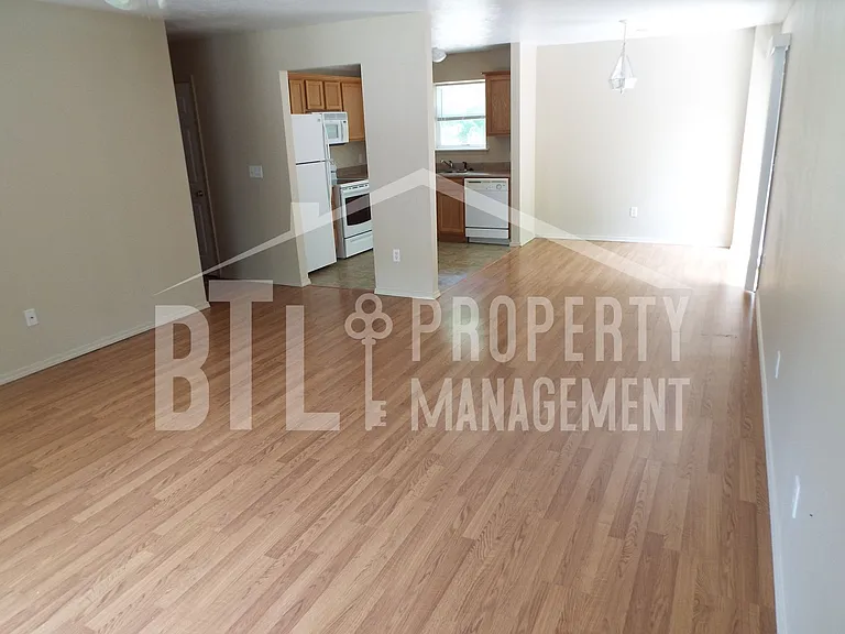 5012 Orchard Ln — Photo 3