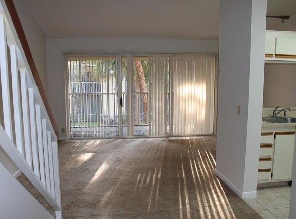4th image of 1127 The Pointe Dr