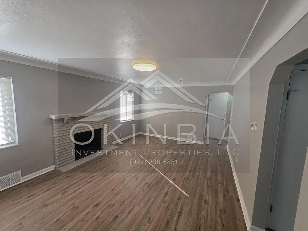2826 Oxford Ave — Photo 2