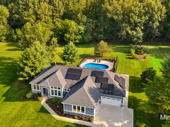 5220 Canyon River Dr NE, Ada, MI 49301