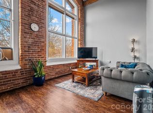 201 S Hoskins Rd APT 230, Charlotte, NC