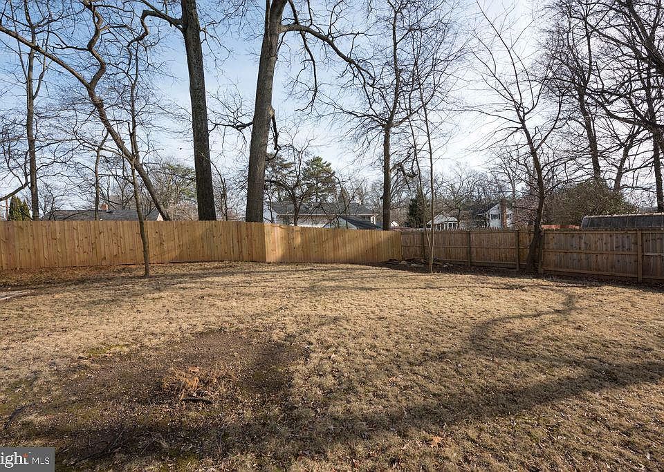 2nd image of 4105 Poplar St