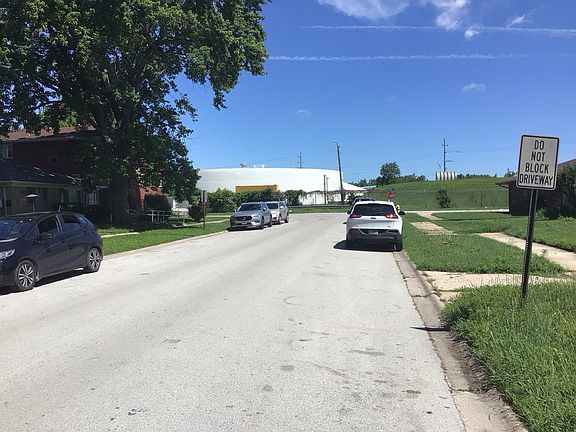 5th image of 381 Greenbay Ave