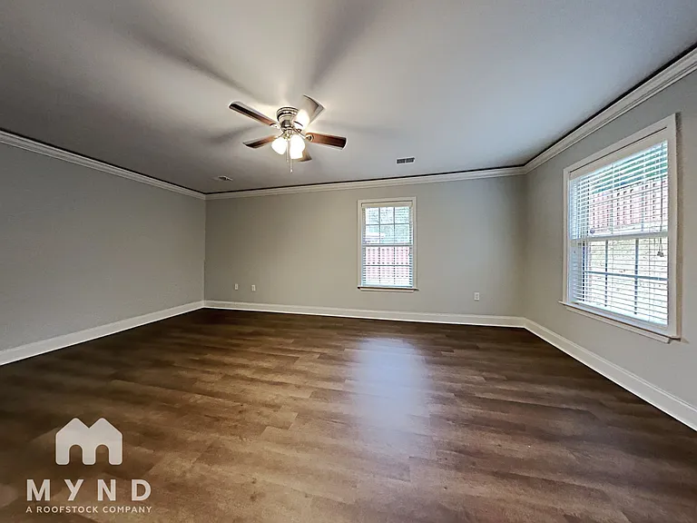 2086 Edgewood Dr — Photo 11