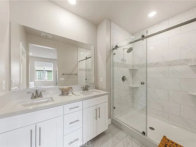 1484 W Sunrise Ln — Photo 7