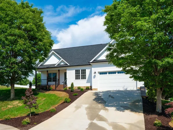 1005 High Point Ct, Waynesboro, VA 22980