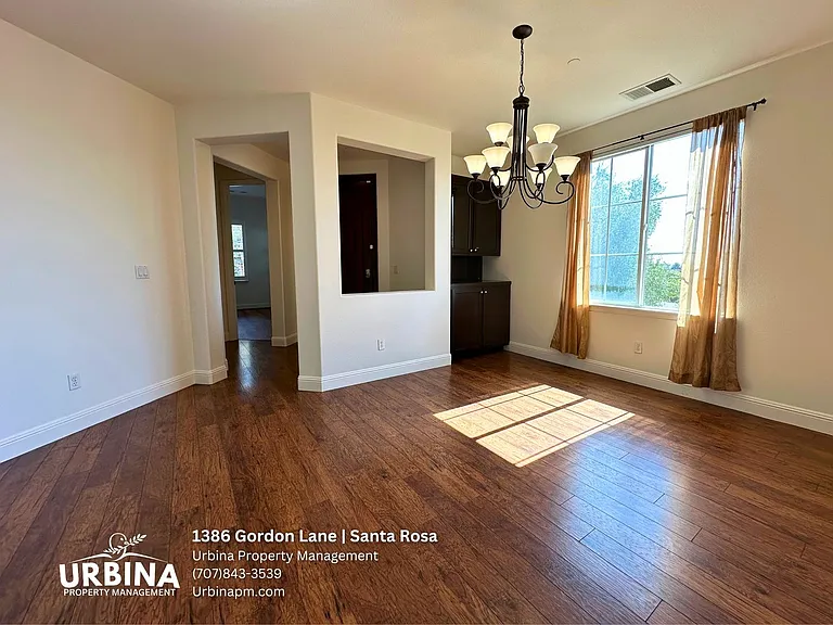 1386 Gordon Ln — Photo 6