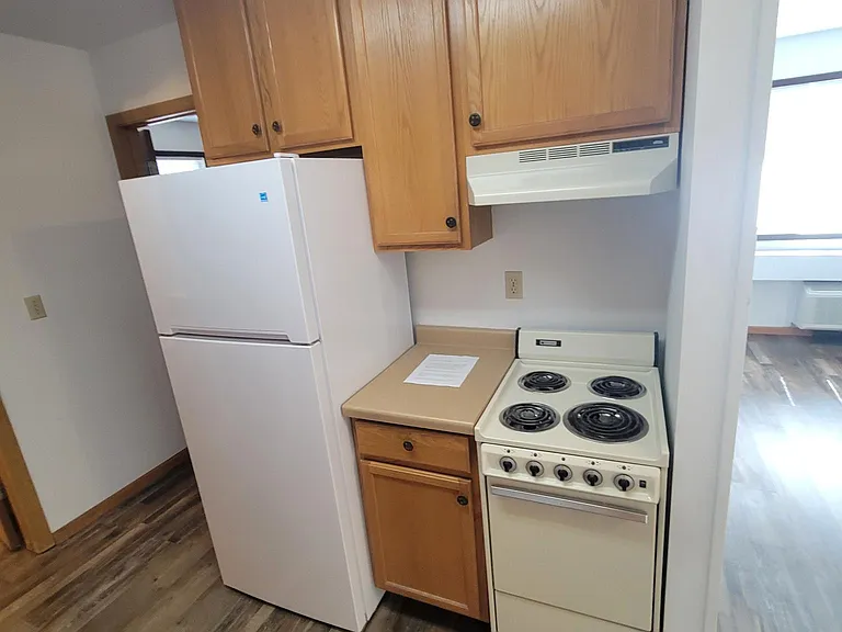 1711 La Crescent St #114 — Photo 5