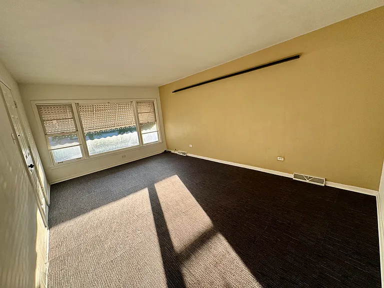 3431 S Western Ave — Photo 1