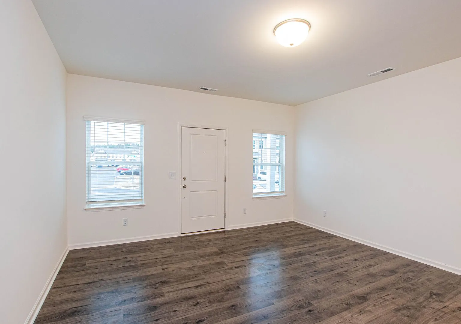 Beautiful 2 Bedroom Townhome In Midland - Available Now — Photo 3