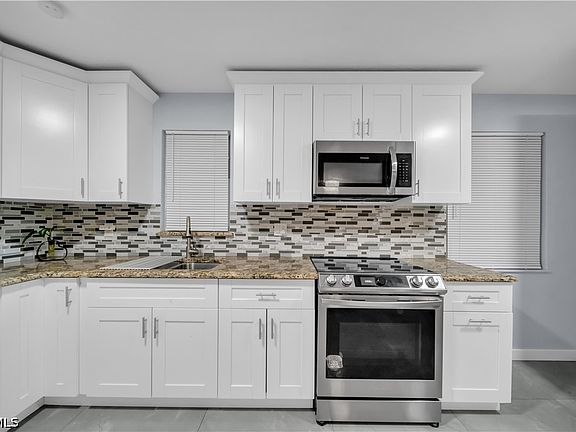 3rd image of 77 Glenmont Dr W