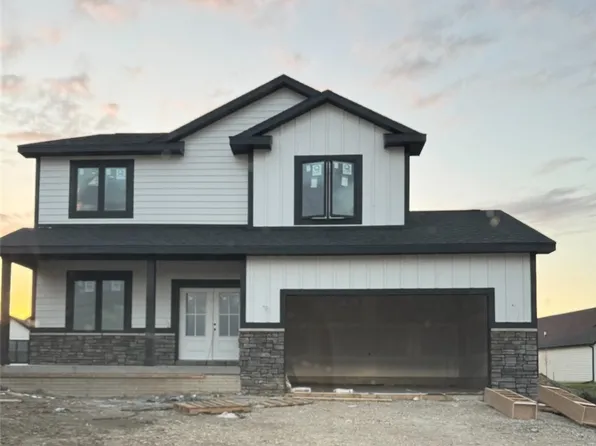 18001 Alpine Dr, Clive, IA 50325