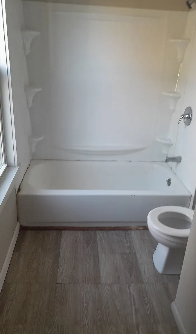 108 N Main St — Photo 3