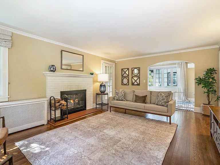19 Hamilton Rd — Photo 2