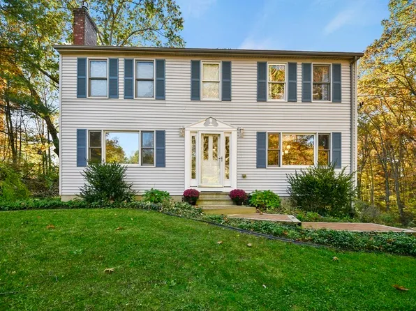 102 Oakwood Dr, East Brookfield, MA 01515