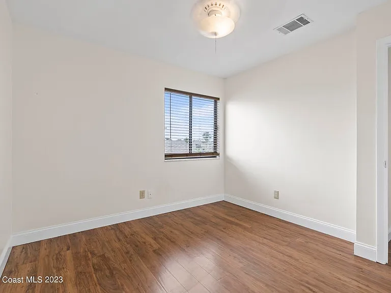 1411 Sheafe Ave NE #102B — Photo 10