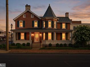 112 E King St, Strasburg, VA