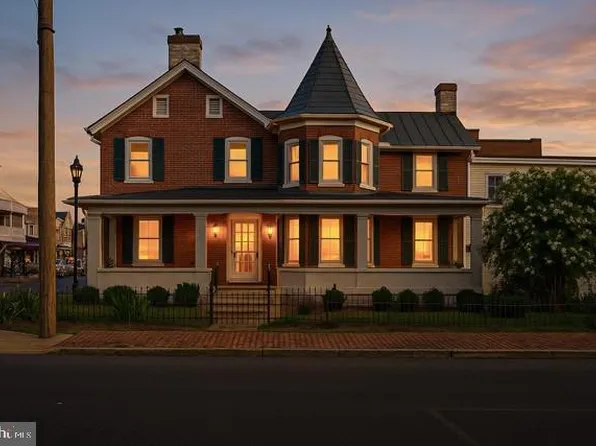 112 E King St, Strasburg, VA 22657