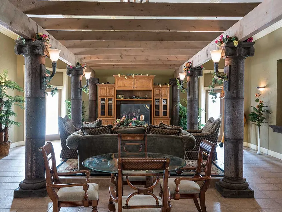 La Estancia Apartments