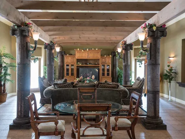 La Estancia Apartments