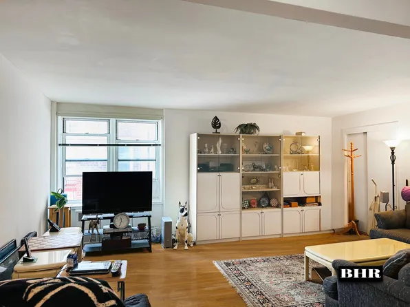 2626 Homecrest Avenue image 1 of 10