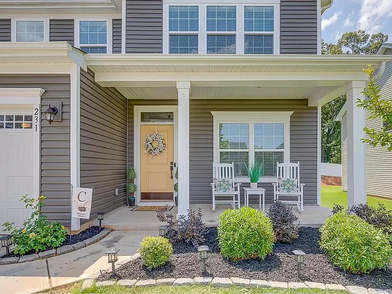 231 Thames Valley Dr — Photo 2