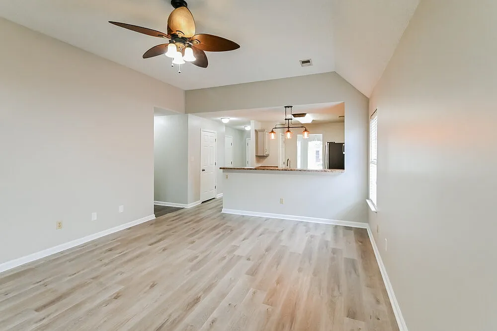 3 bed, 2.0 bath, 1475 sqft, $1,835 — Photo 4