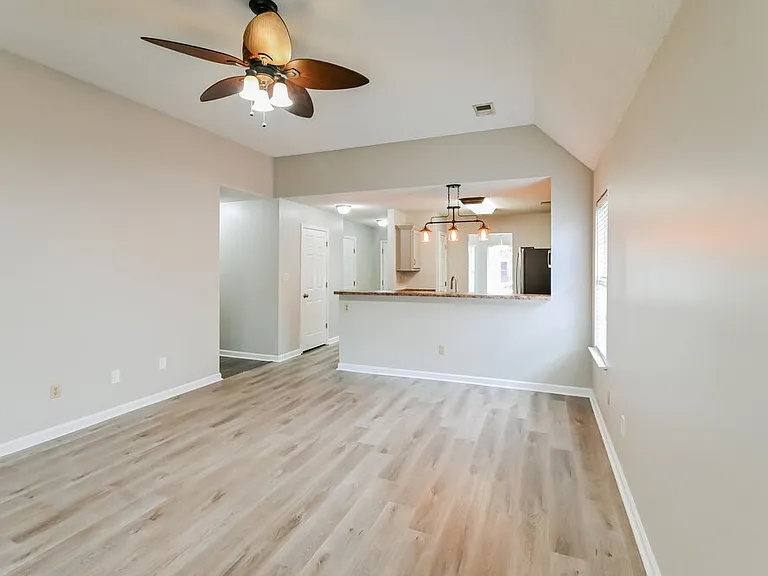 8262 Regal Bend Dr — Photo 4