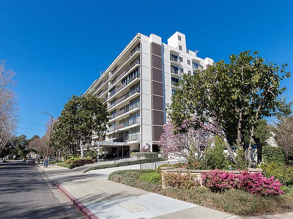4th image of 1330 University Dr APT 12