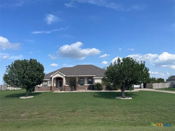 2025 Sun Cir, Rogers, TX 76569