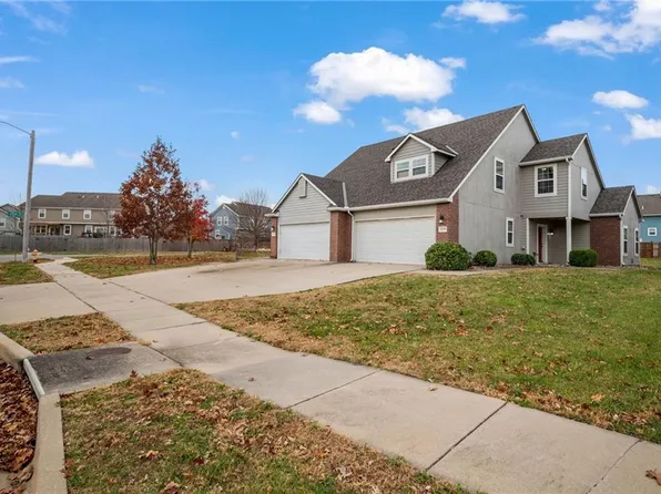 2439 Surrey Dr, Lawrence, KS 66046