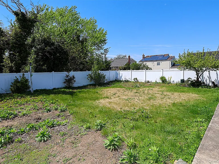 874 Seamans Neck Rd — Photo 32