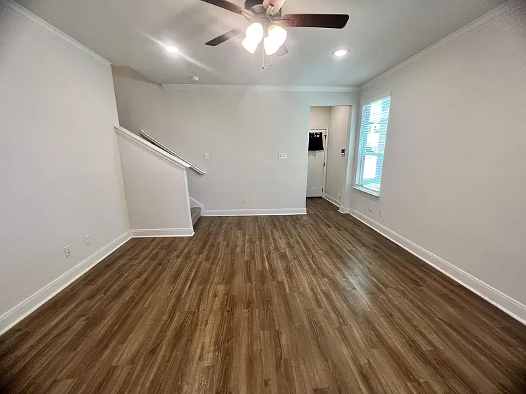 10335 Lynwood Crk — Photo 4