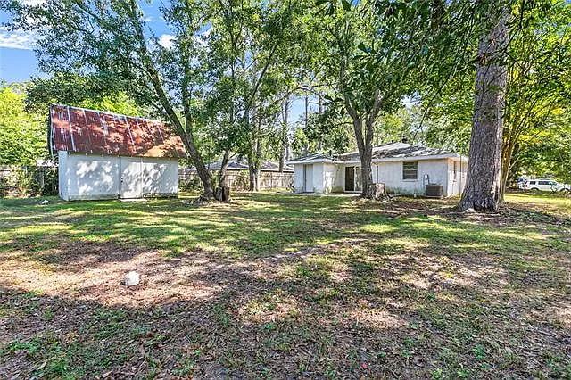 209 W Hickory St — Photo 12
